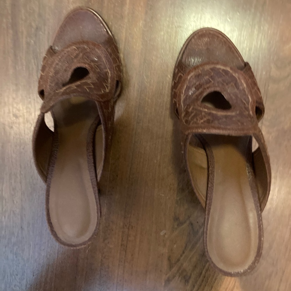 Beautiful Bottega Veneta brown heels